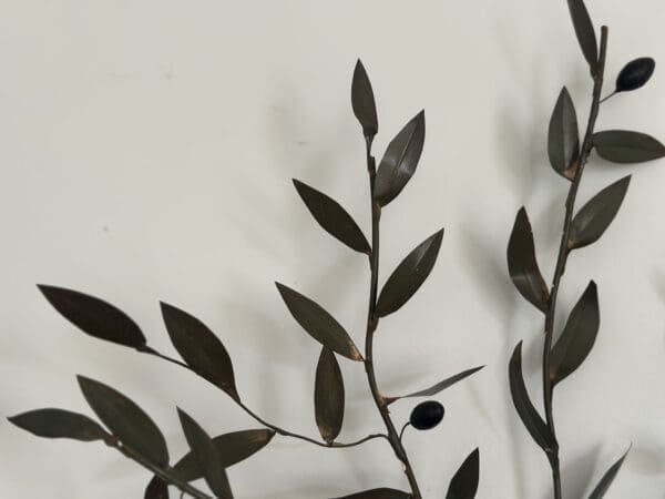 A PAIR OF VINTAGE HAND PAINTED TOLE 'POTTED OLIVE TREE' SCONCES, 1950s - Image 4